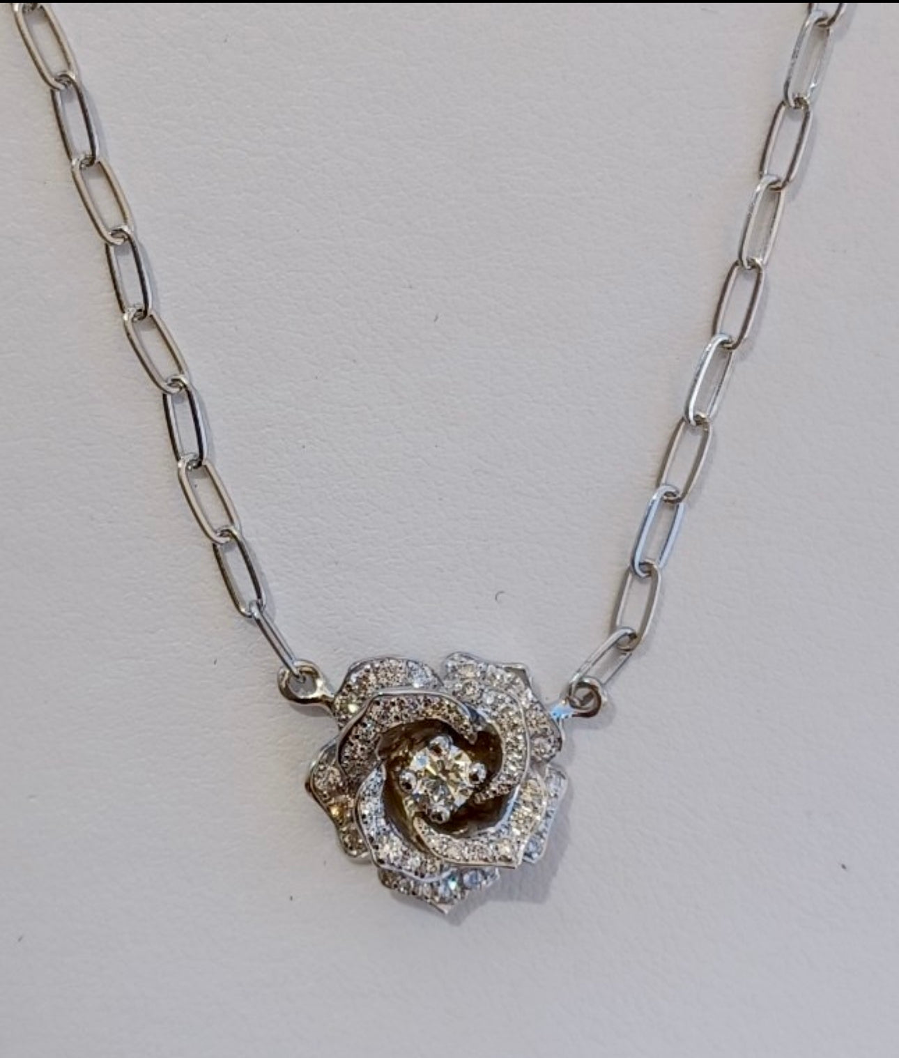 Necklace - 14 k White gold diamond rose