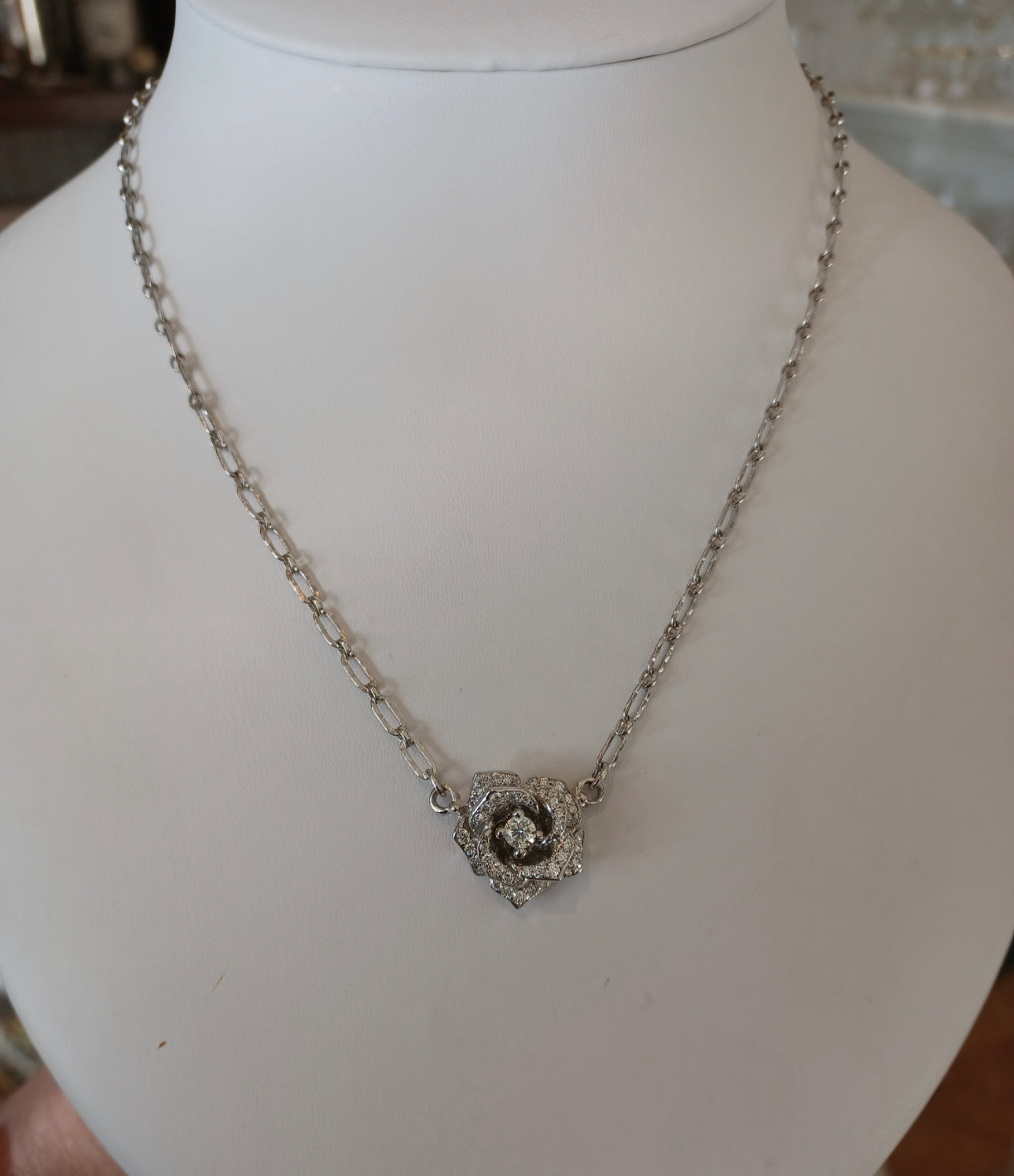 Necklace - 14 k White gold diamond rose