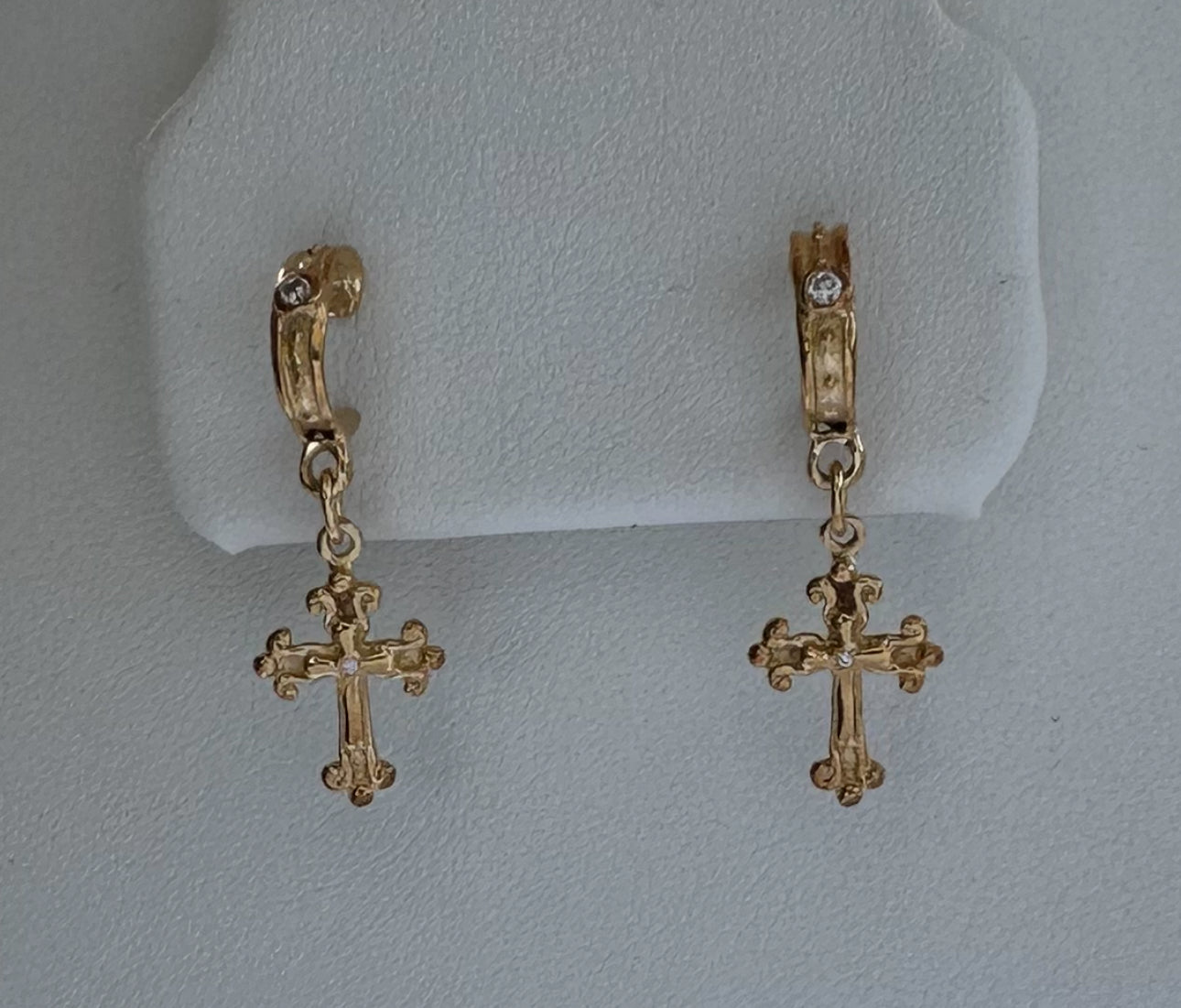 CROSS ON HOOP & DIAMOND