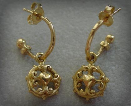 gold frame heart gothic