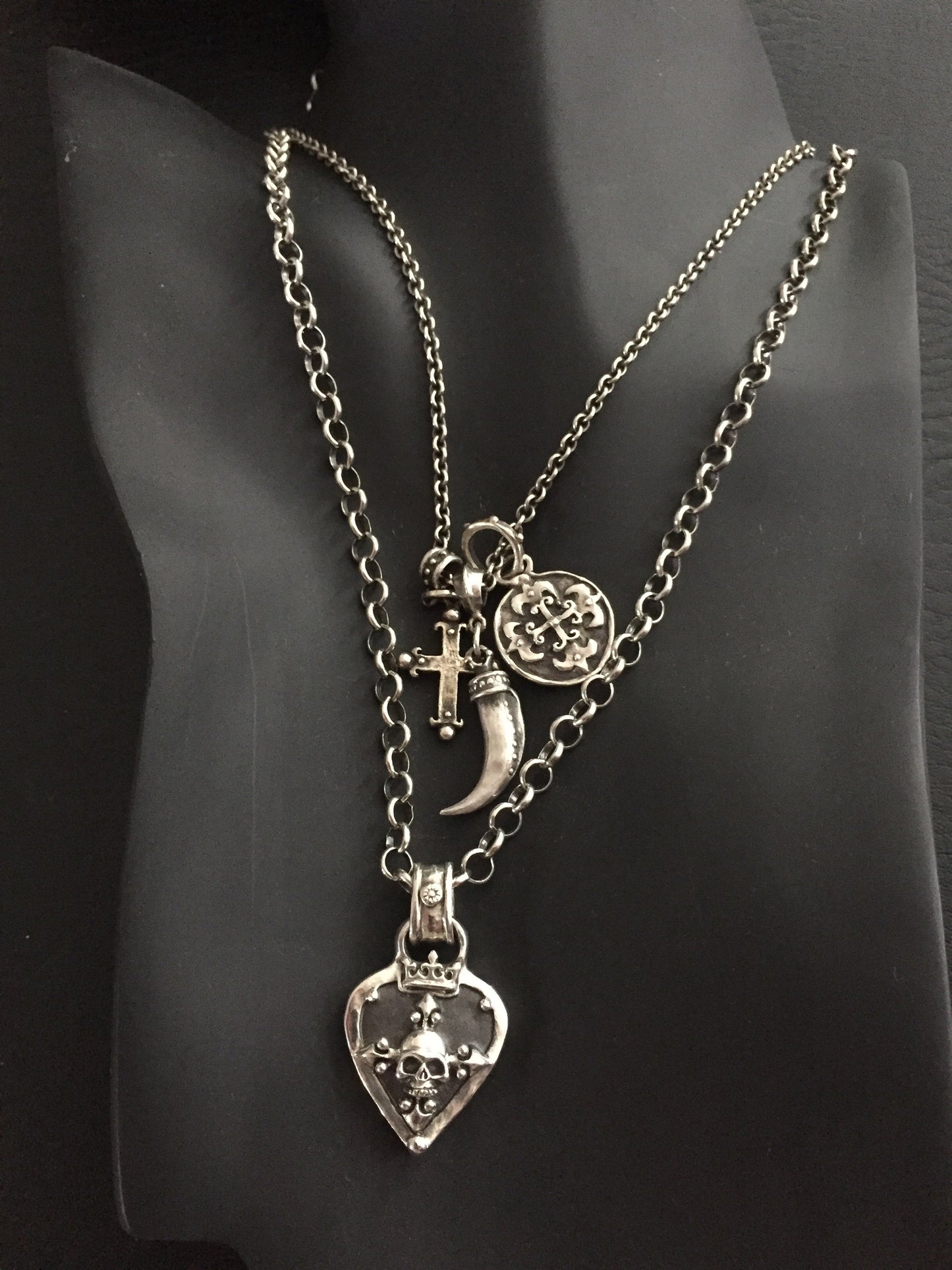 Necklace - Guitar Pick w Skull