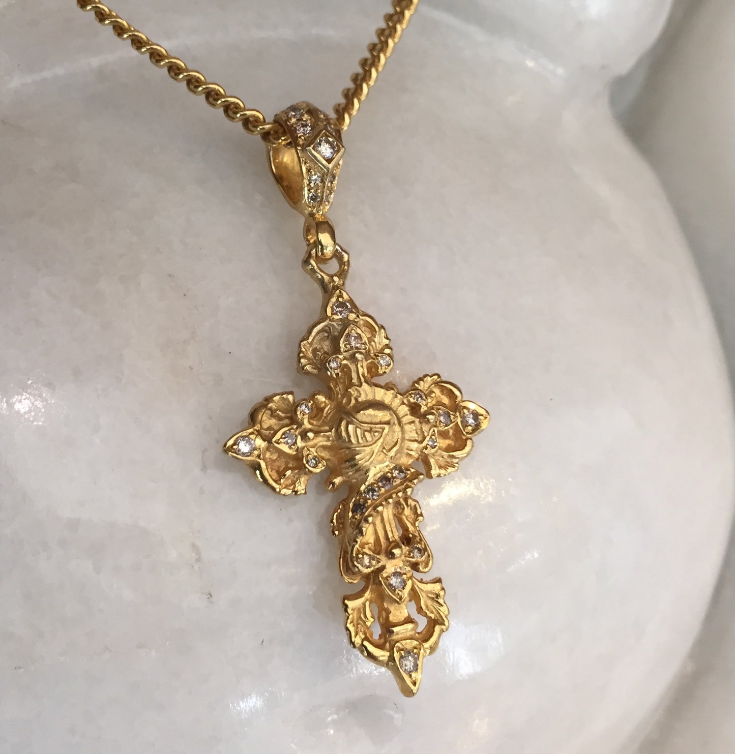 Ornament Knight Cross With Diamonds in Sterling Silver