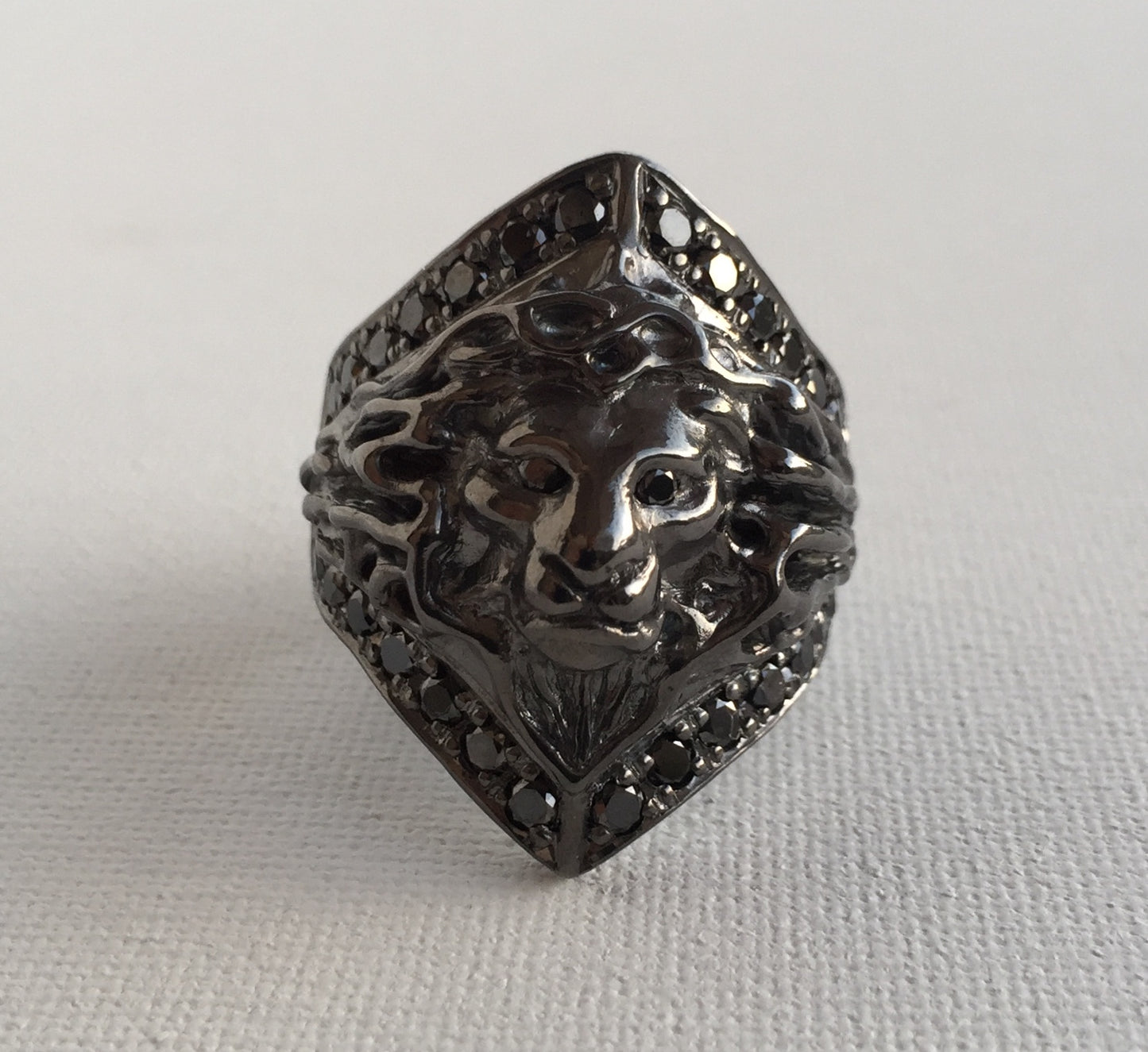 Ring - Lion Ring & Black Diamonds