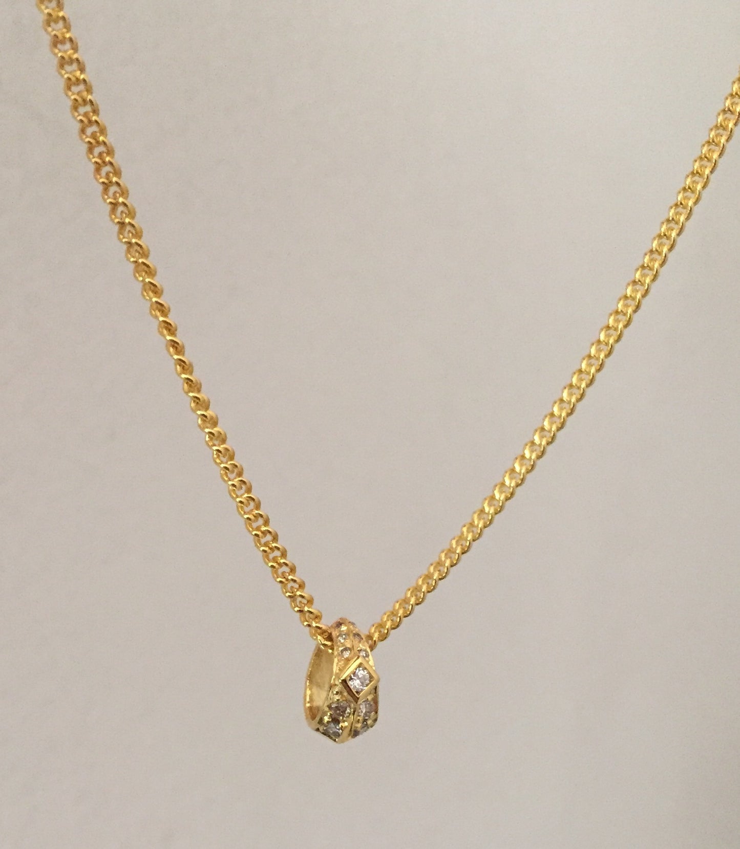 Necklace - Golden Diamond Roundel