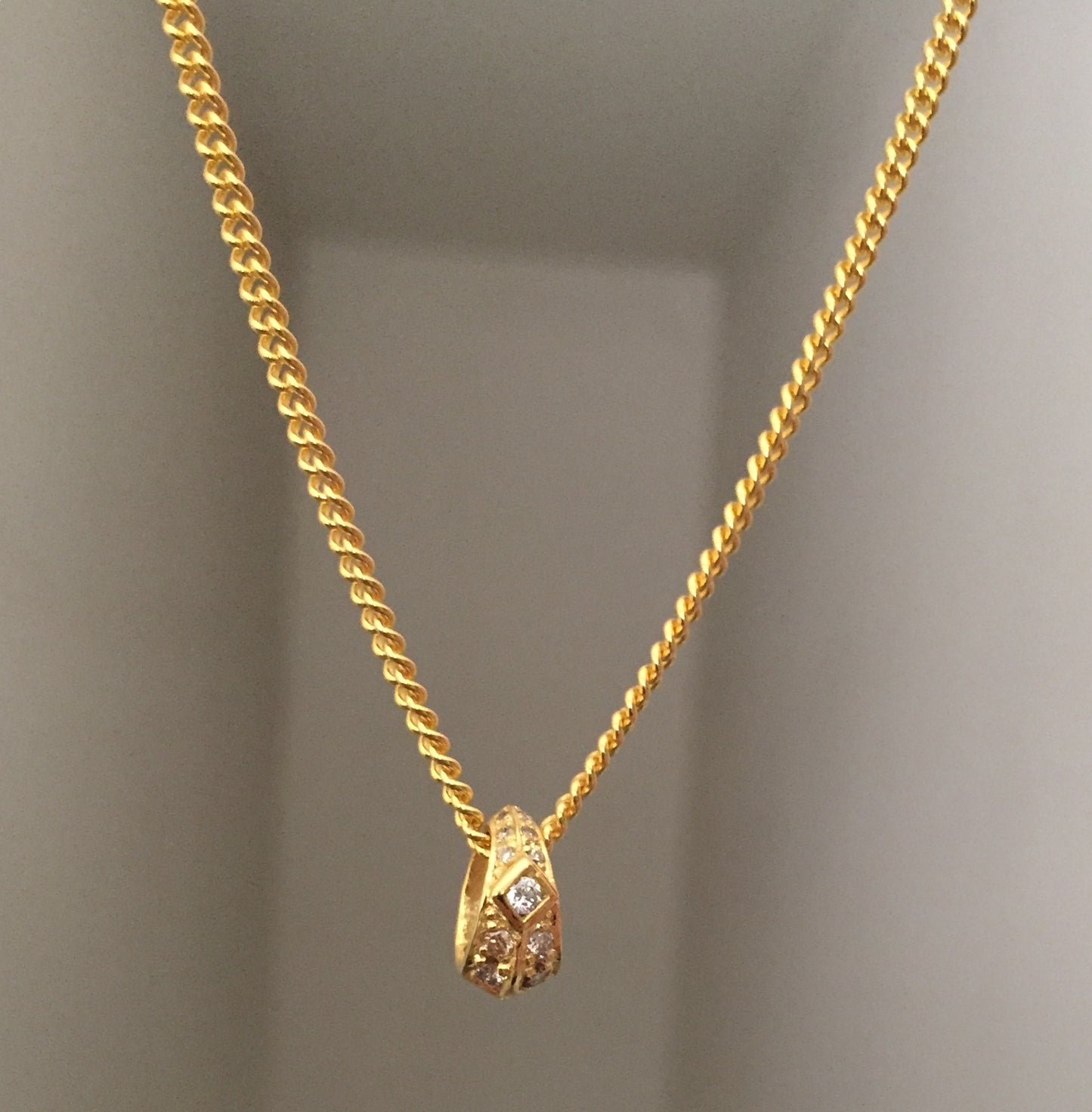 Necklace - Golden Diamond Roundel
