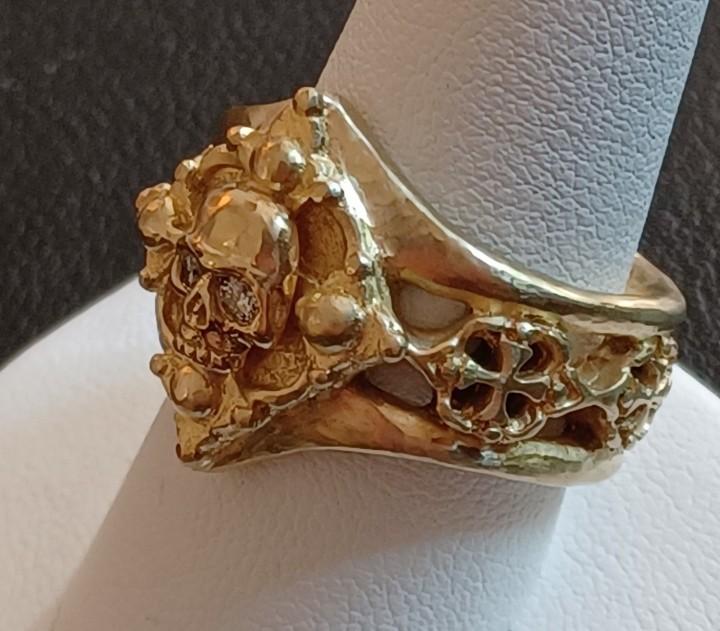 Ring- Gold Skull w Diamond Eyes