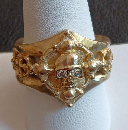 Ring- Gold Skull w Diamond Eyes