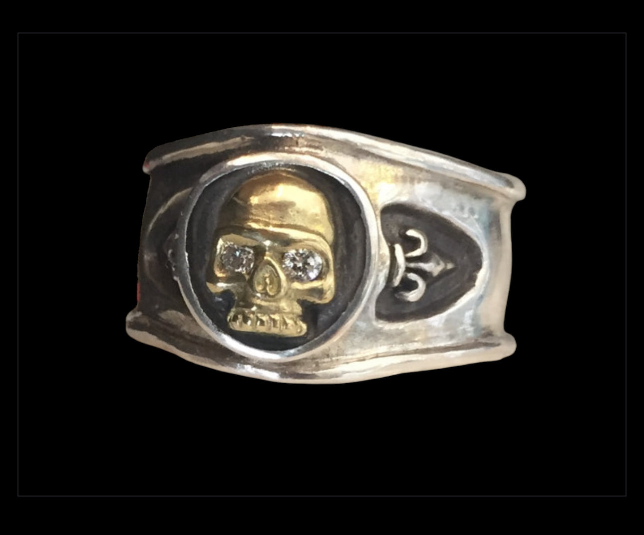 Ring - Golden Skull with Diamond Eyes