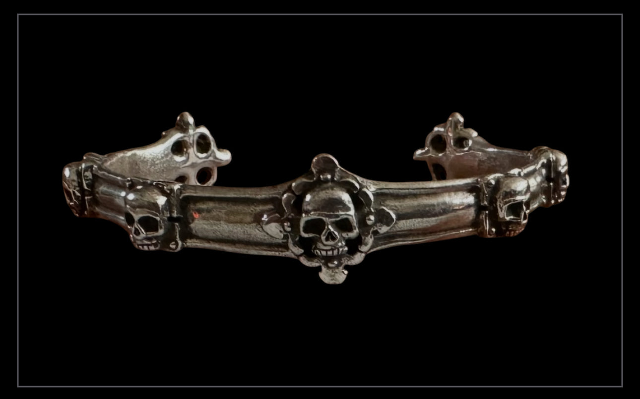 Seven Skull Silver Caff