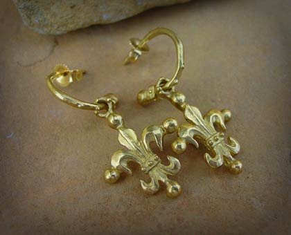 Gold 18k yellow fleur de lis earrings