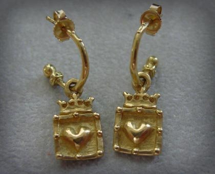 Gold 18k Crowned Frame Hearts Earrings
